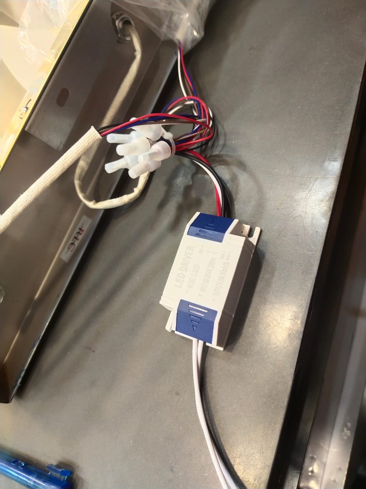 Bubbled Glass Vanity Sconce 🥂✨, Glass mirror light💡, 🌈3in1 (Golden, natural, white)