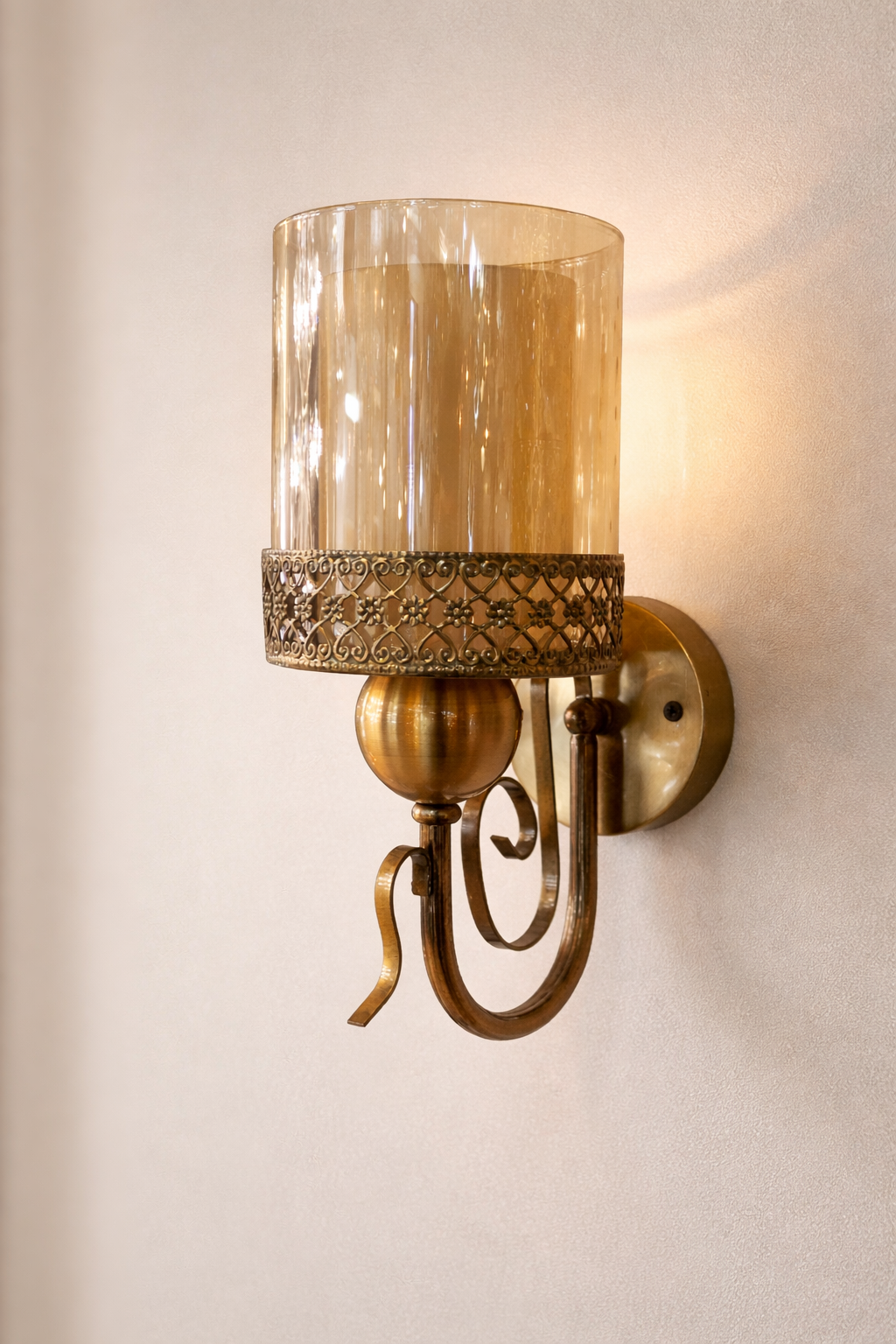 Classic Antique Brass Wall Light with Replaceable Clear Glass